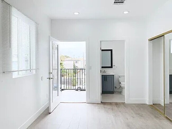 Building Photo - Soho Partners 1235