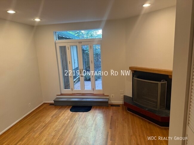 Building Photo - 2219 Ontario Rd NW
