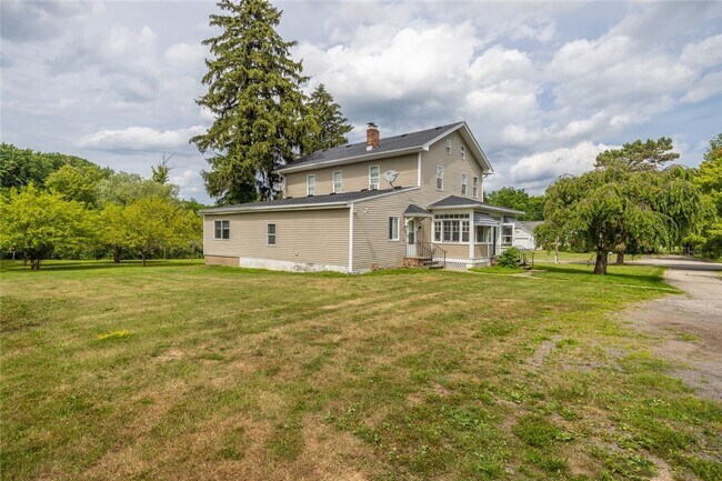 Building Photo - 757 Holt Rd