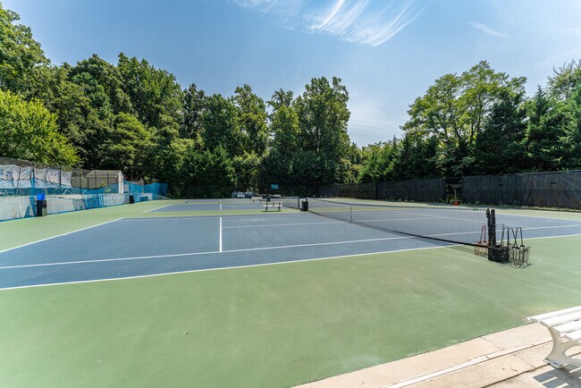 Potomac Swim & Tennis Club a few blocks away! - 10108 Donegal Ct