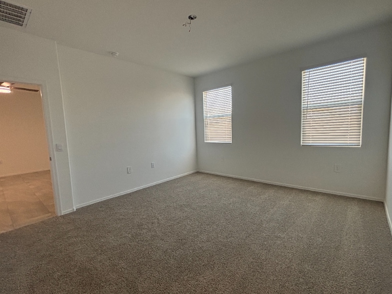 Building Photo - 5084 E Umber Rd