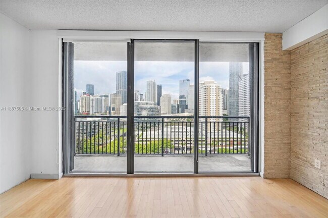 Building Photo - 540 Brickell Key Dr