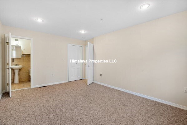 Building Photo - 65 Calumet St