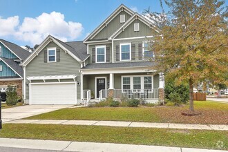 Building Photo - Spacious and updated home in Bluffs at Ash...