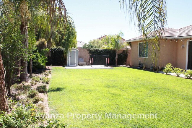 Building Photo - Home for Rent 4 Bed/2.5 Bath - 2,400 Sq Ft. Rent: $3,395/month Security Deposit: $3,495 Clovis Ea...