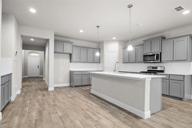 Building Photo - 825 Blackhorse Trl