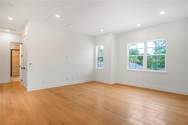 Building Photo - 15023 Pendio Dr