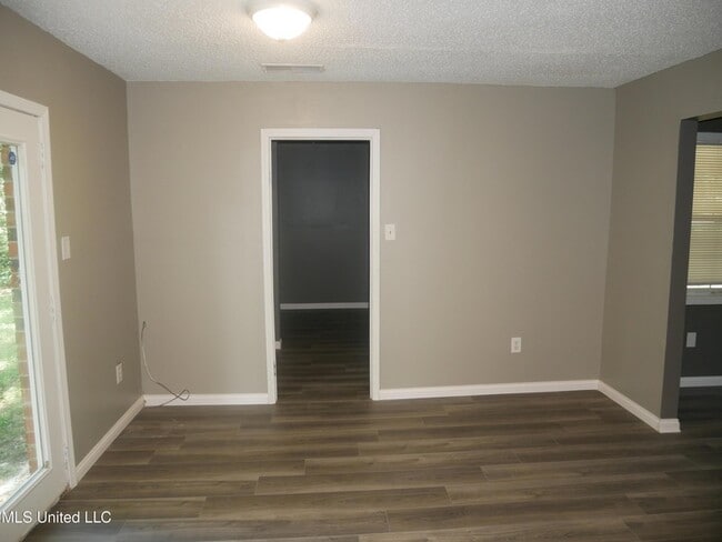 Building Photo - 5149 Gray Dr