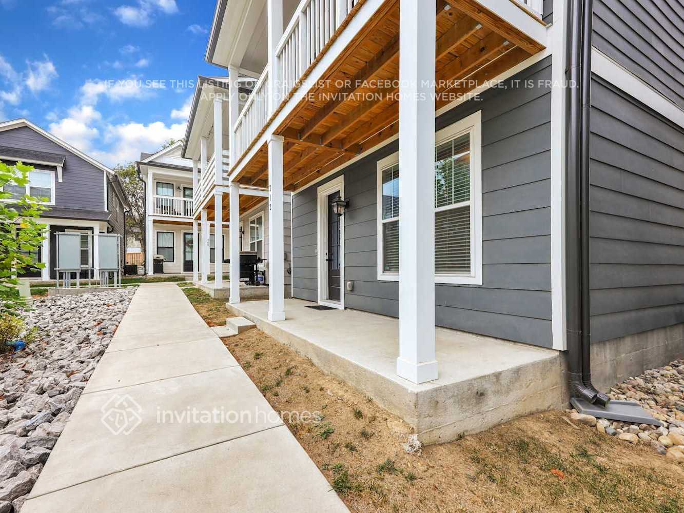 Building Photo - 647 Vernon Ave