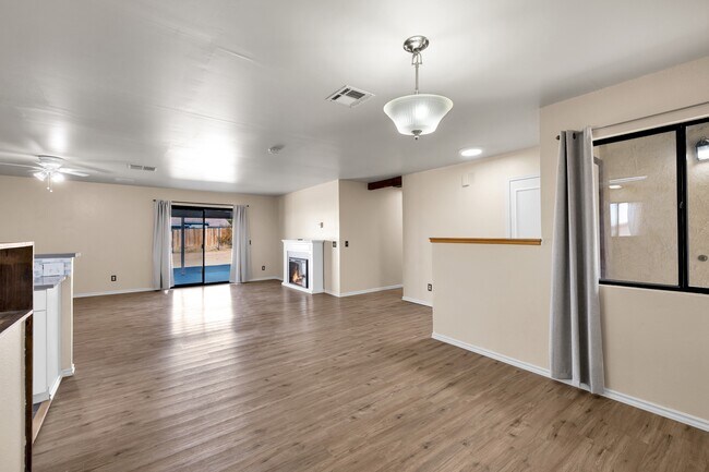 Building Photo - 7121 Quail Spring Ave