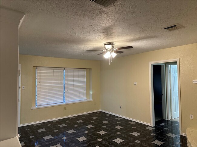 Building Photo - 11511 Misty Glen Ln