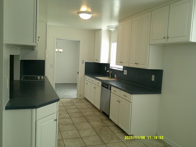 Building Photo - 390 S Almond St