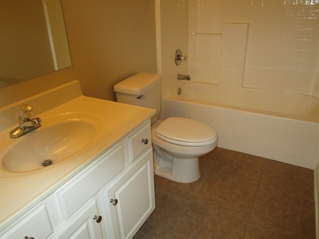 Building Photo - 113 Village Dr
