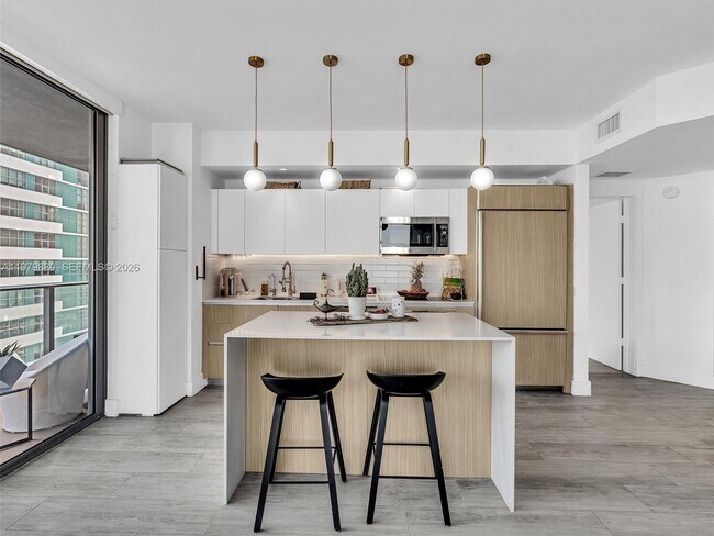 Building Photo - 121 NE 34th St