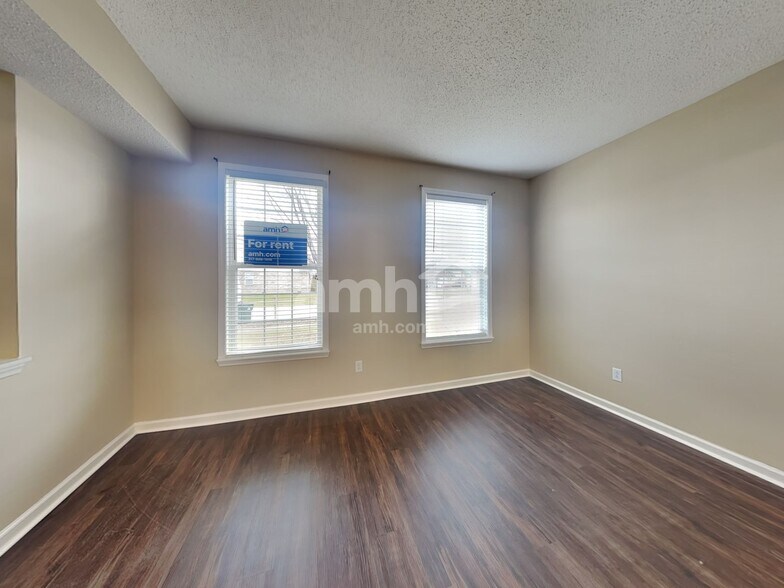 Building Photo - 6425 W Cedar Chase Dr