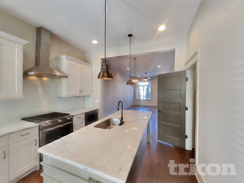 Building Photo - 6813 Charlotte Pike