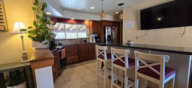 Building Photo - Charming Country Living Home with Modern Amenities!