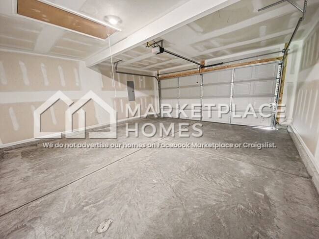 Building Photo - 1721 Amber Ave