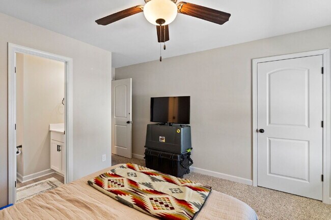 Building Photo - Available Now! Enjoy low-maintenance coastal living in this beautiful 2-bedroom, 2.5-bath townhom...