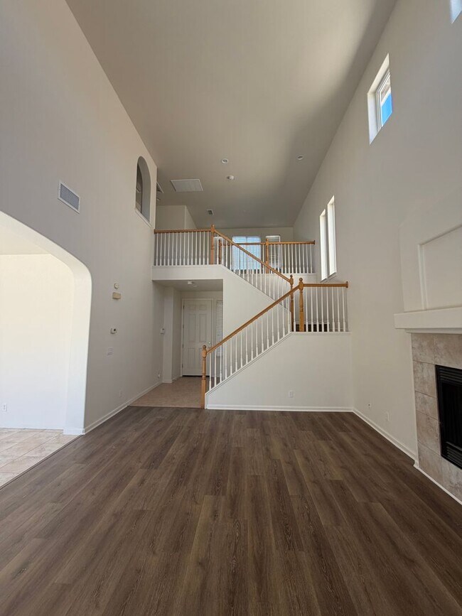 Building Photo - 702 Chandon Dr