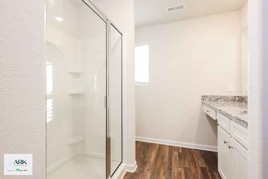 Building Photo - 2149 Southlea Dr