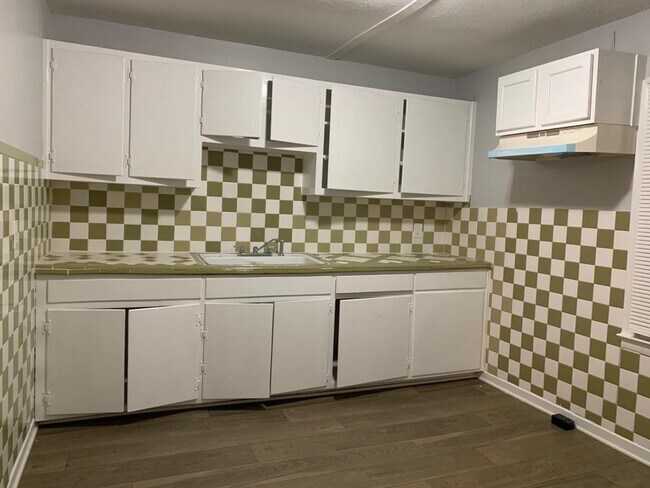 Building Photo - 324 Mays Ave