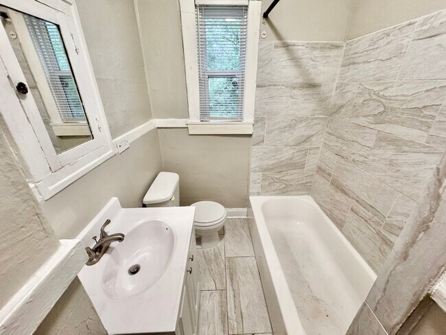 Building Photo - 3219 Carnes Ave