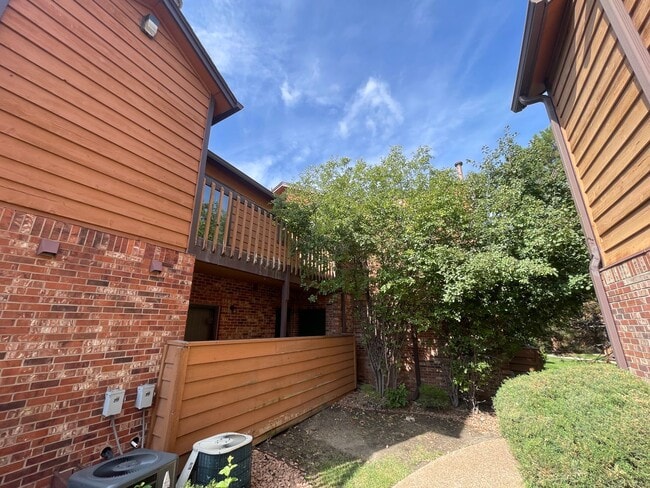 Building Photo - Super 1 Bedroom Condo in Perfect Condition!