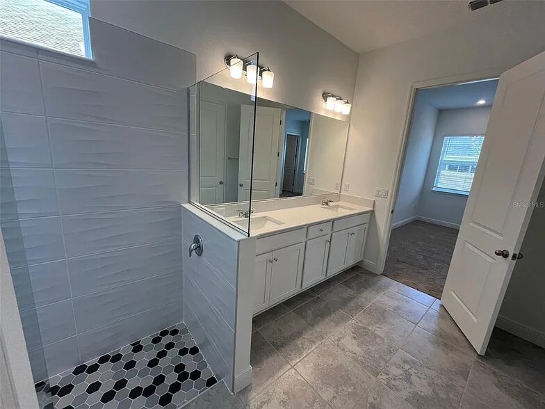DOUBLE SINKS - 3118 FIshpond Ln