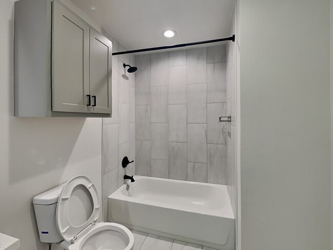 Building Photo - 217 Wright St