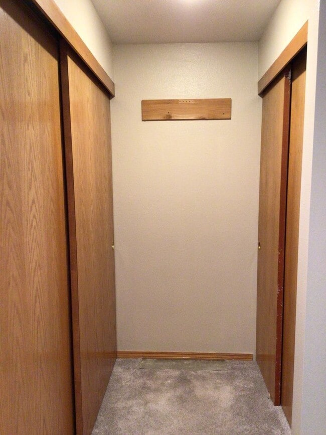 Building Photo - AVAILABLE NOW - Two Bedroom and Two Bath Duplex Unit in Bagley Downs Neighborhood