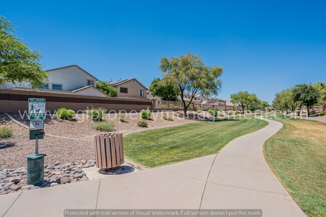 Building Photo - Beautiful split floorplan in a great neigh...