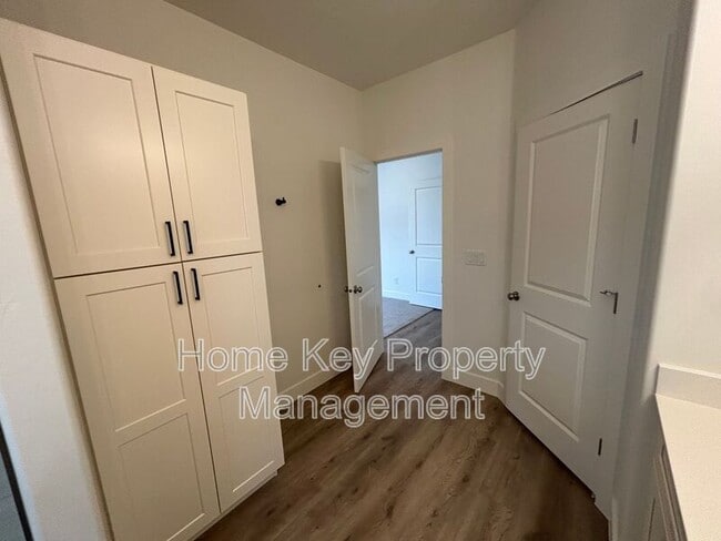 Building Photo - 1549 Mead Ln