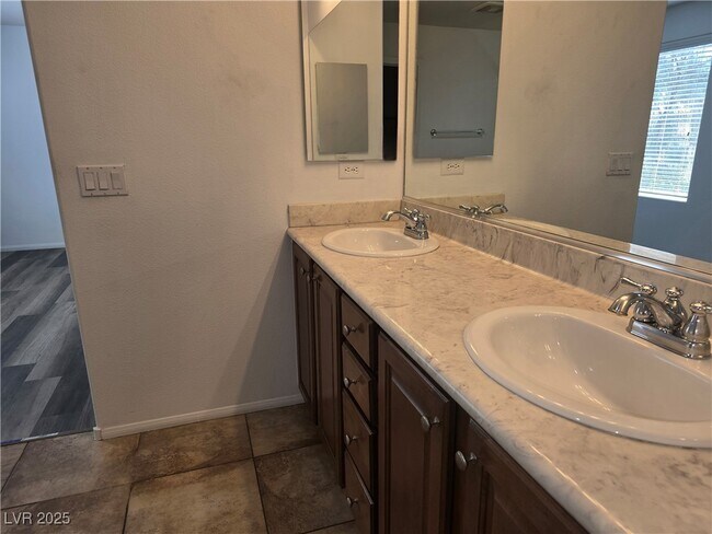 Building Photo - 6640 April Bend Ct