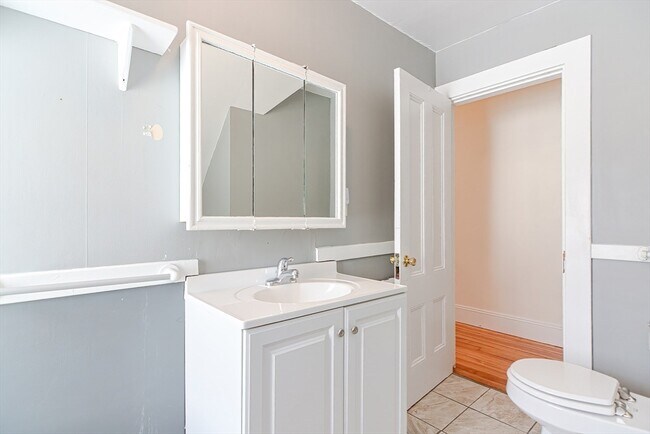 Building Photo - 36 Willow St