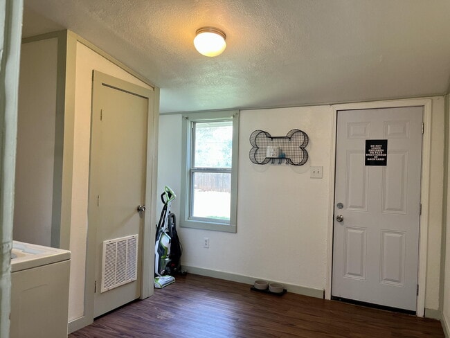 Building Photo - 2611 31st St