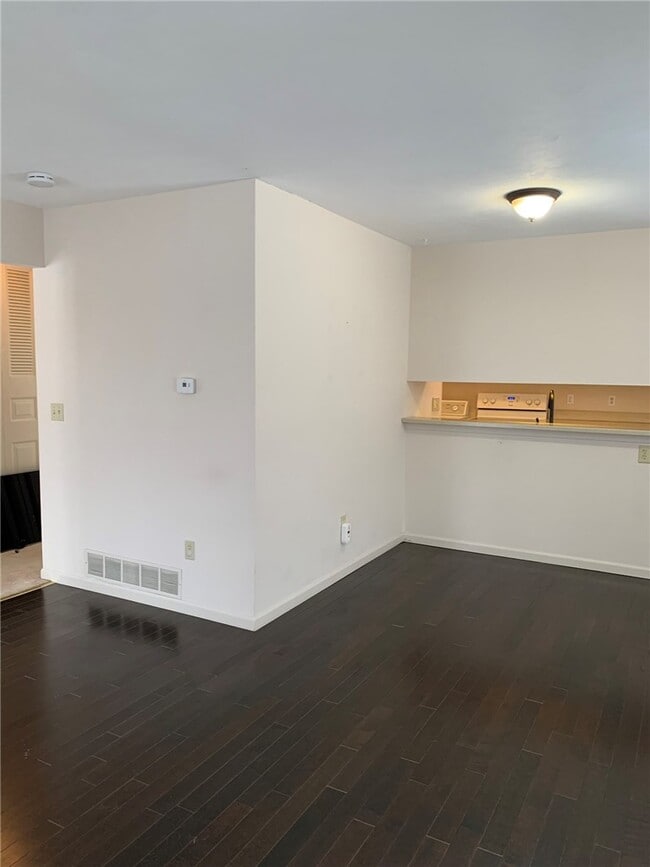 Building Photo - 26 Heron Way S