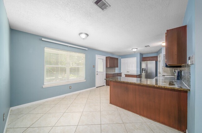 Building Photo - 327 Chateau Woods Pkwy Dr