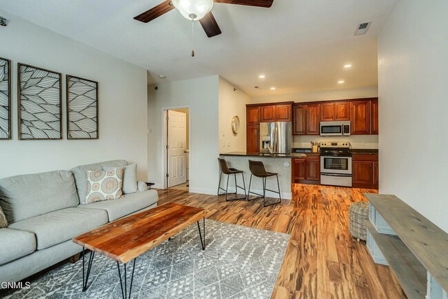 Primary Photo - 1200 W Owens Ave