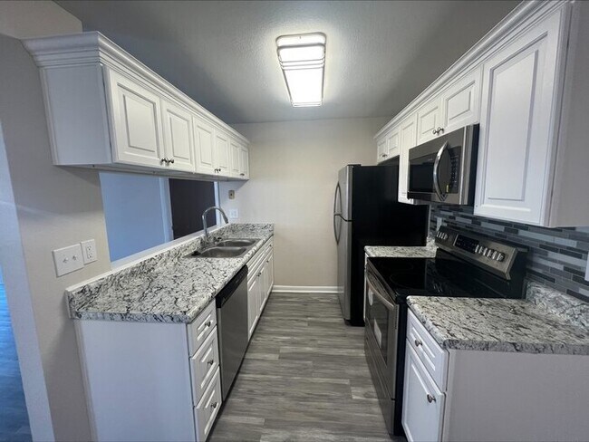Building Photo - 5677 Landfall Dr