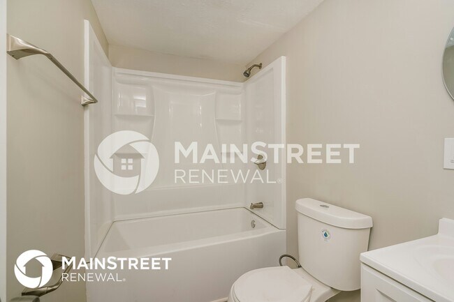 Building Photo - 1141 N Rochester Ave