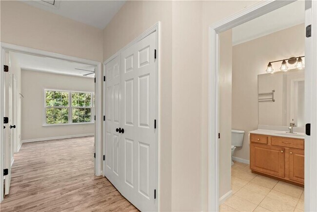 Building Photo - 119 Wetherbrooke Ln SE