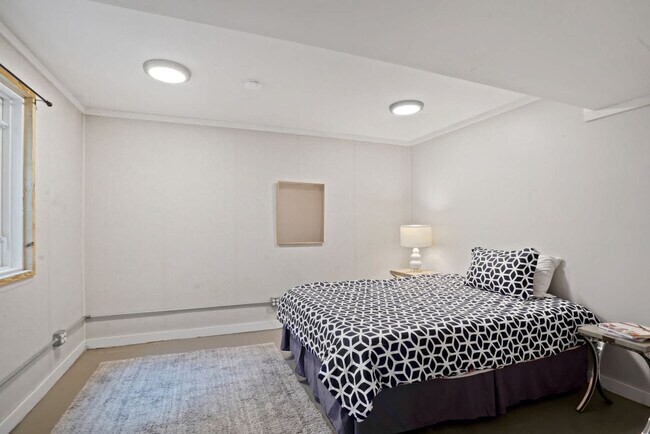 Building Photo - 11 The Pkwy