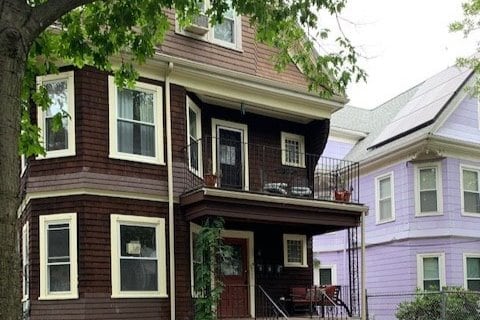 front and back porch and shared patio - 48 Banks St