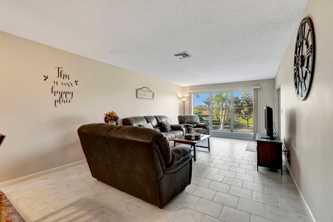 Building Photo - 5943 Areca Palm Ct