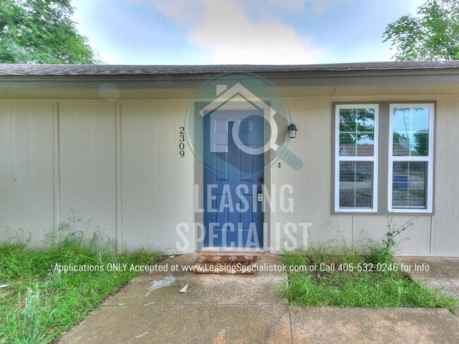 Building Photo - Adorable Norman 3 Bed 1.5 Bath House!