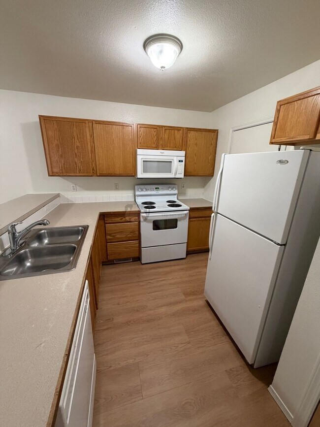 Building Photo - Charter Triplex #2023-LL723