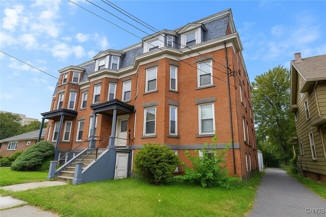 Primary Photo - 1105 E Genesee St