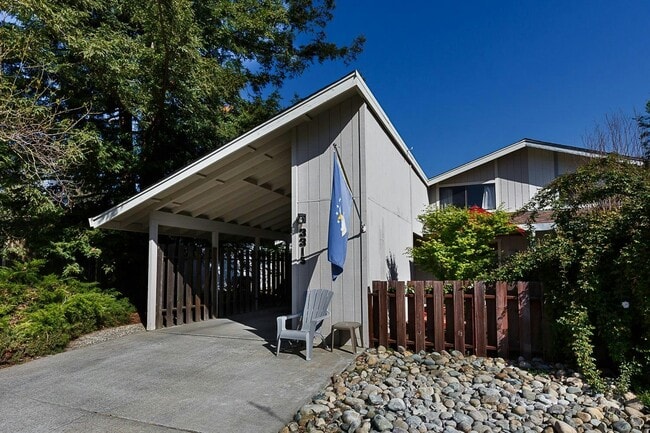 Primary Photo - 3315 Victoria Pl