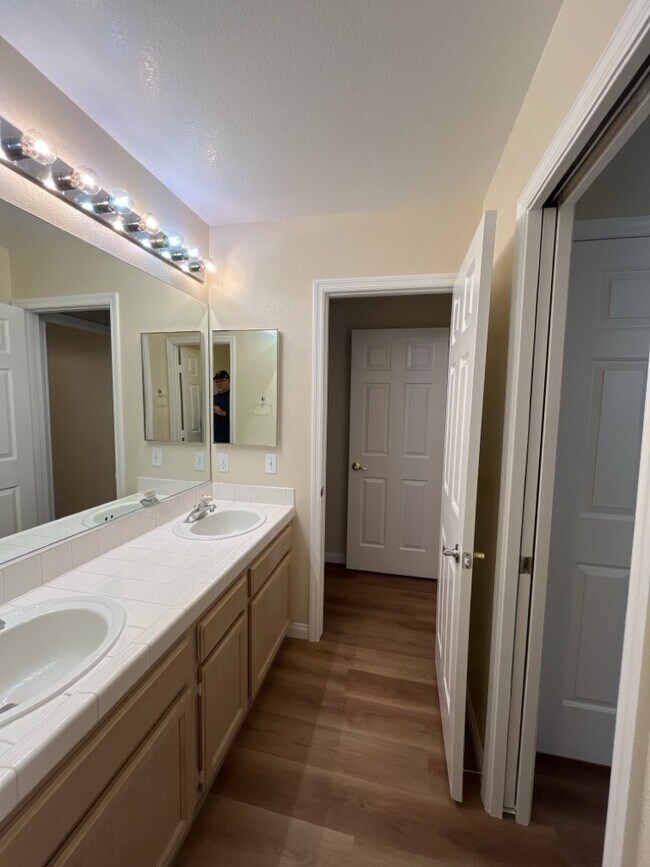 Building Photo - Encounter the ultimate luxury living experience with this 4-bedroom, 2197 sq ft house